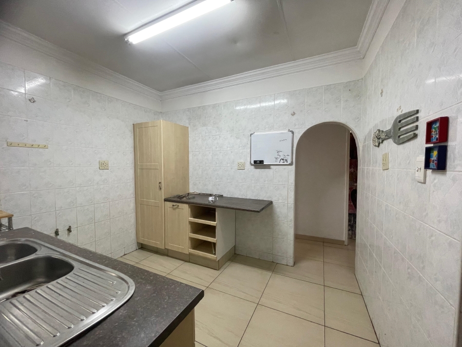 6 Bedroom Property for Sale in Ifafi North West
